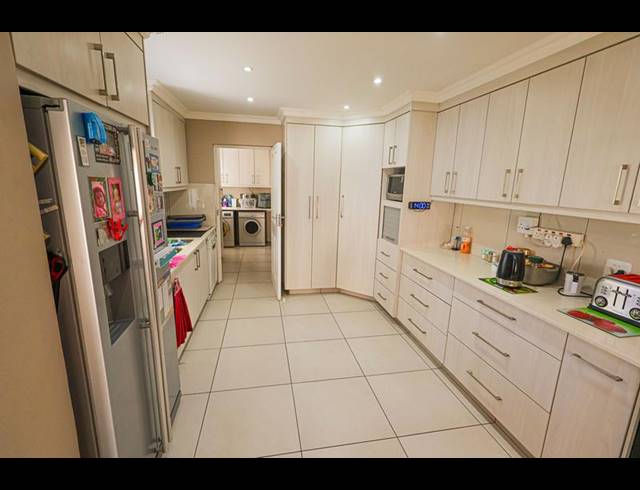3 BEDROOM HOUSE FOR SALE IN BLUE MOUNTAIN VILLAGE